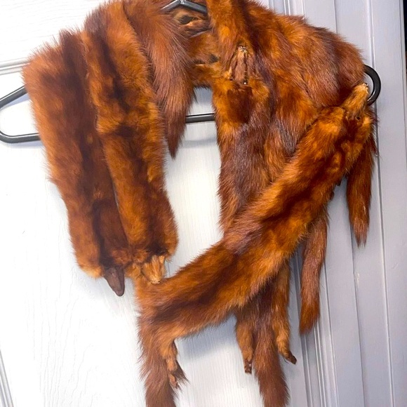 Mink Shawl gorgeous FUR purchased from the people who help keep the foxes alive - Picture 7 of 10